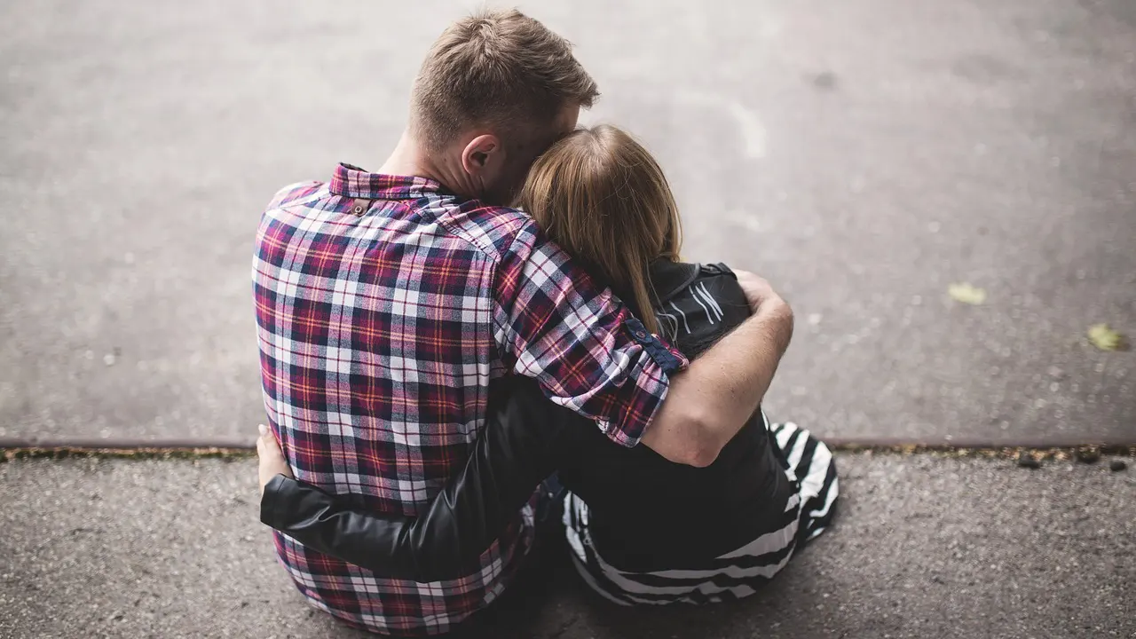 ¿Por qué cuesta tanto soltar una relación que ya no hace bien?